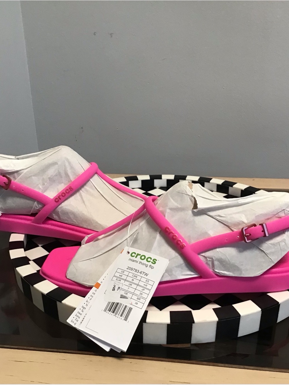 NWT CROCS Women’s Hot Pink Strappy Sandals